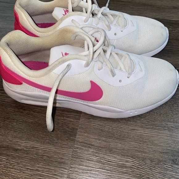 Nike Pink and White Women’s Sneakers | Size 8.5 - Picture 3 of 13